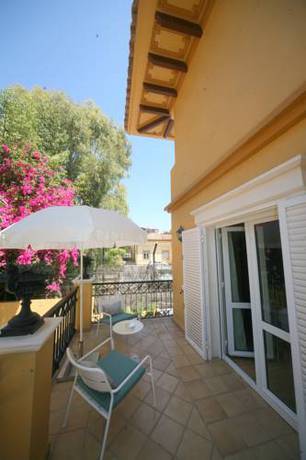 Imagen de los exteriores del Boutique Villa Lorena By Charming Stay. Foto 8