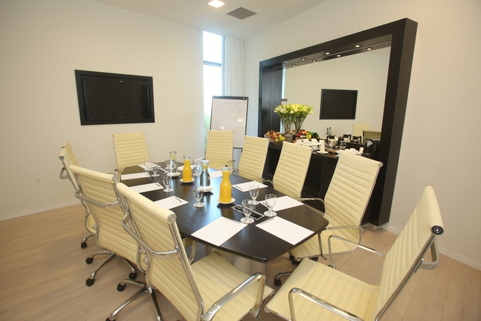 Imagen de los interiores del Boutique West All Suite Tel Aviv. Foto 7