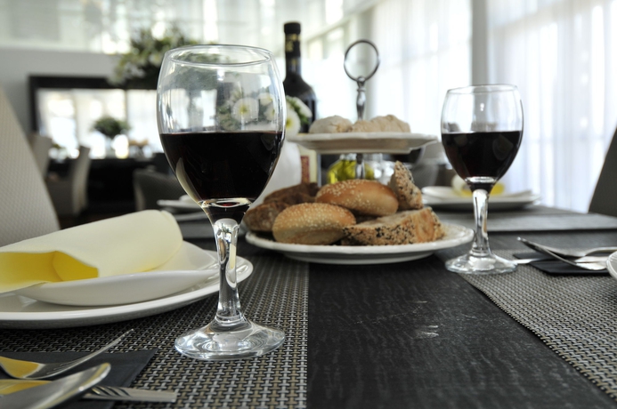 Imagen del bar/restaurante del Boutique West All Suite Tel Aviv. Foto 3