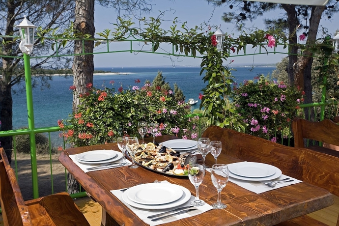 Imagen de los exteriores del Camping Adria Mobile Homes In Brioni. Foto 12