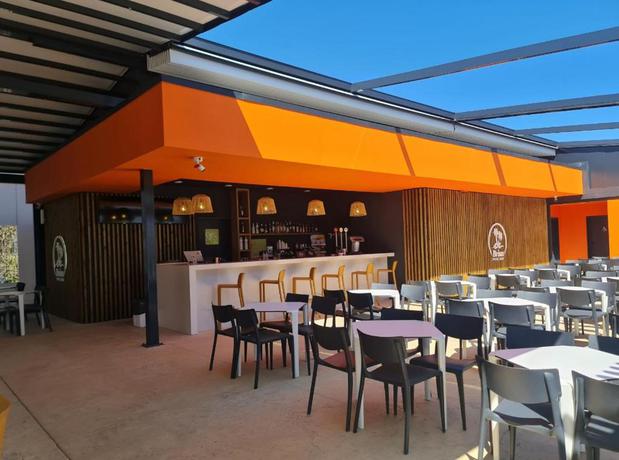 Imagen del bar/restaurante del Camping Alannia Els Prats Resort. Foto 2