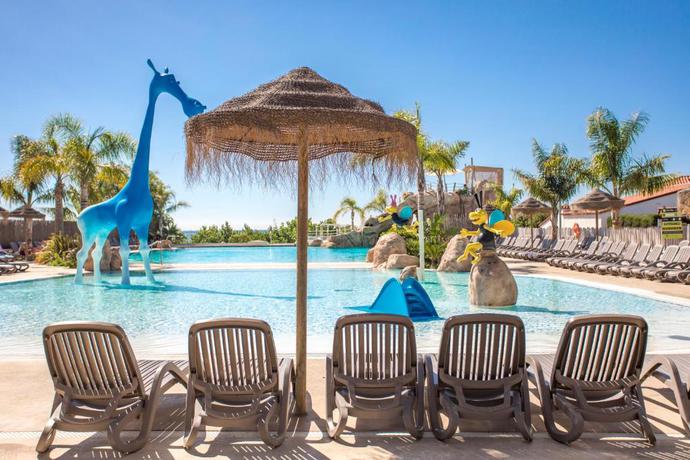 Imagen de la piscina del Camping Alannia Els Prats Resort. Foto 33
