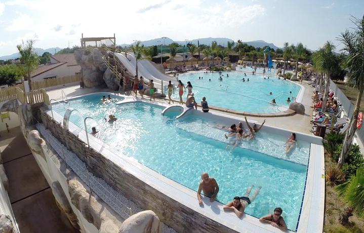 Imagen de la piscina del Camping Alannia Els Prats Resort. Foto 23