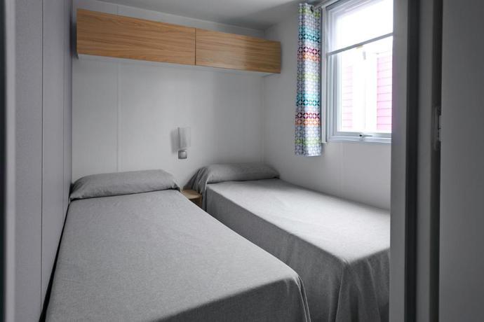 Imagen de la habitación del Camping Alannia Els Prats Resort. Foto 13