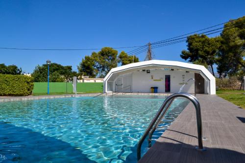 Imagen de la piscina del Camping Arena Blanca, Benidorm - Playa Levante. Foto 9