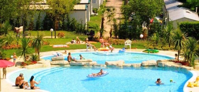 Imagen de la piscina del Camping Bella Italia, Peschiera del Garda. Foto 9