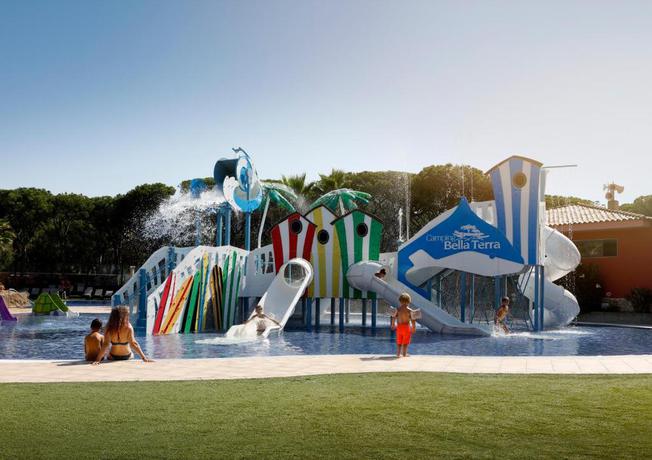 Imagen de la piscina del Camping Bella Terra, Blanes. Foto 20