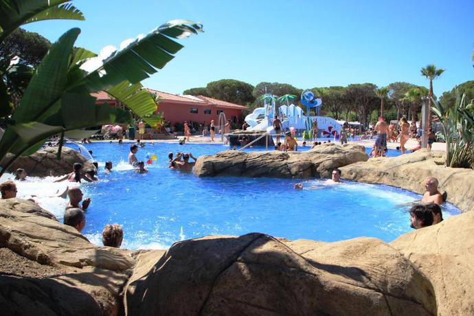 Imagen de la piscina del Camping Bella Terra, Blanes. Foto 21