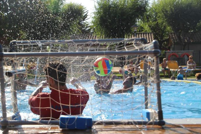 Imagen de la piscina del Camping Bella Terra, Blanes. Foto 22