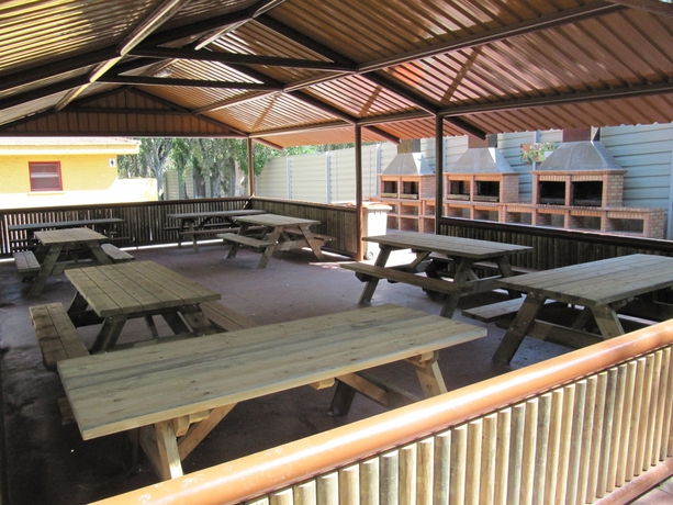 Imagen de los exteriores del Camping Bungalows Alpha Madrid. Foto 9