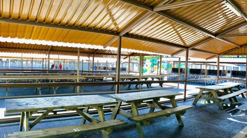 Imagen del bar/restaurante del Camping Bungalows Alpha Madrid. Foto 3