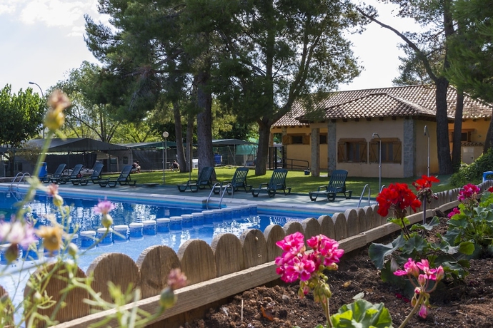 Imagen de la piscina del Camping Bungalows Altomira. Foto 17