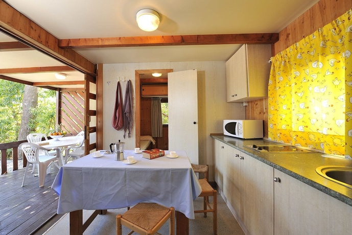 Imagen de la habitación del Camping Bungalows Caravaning. Foto 7