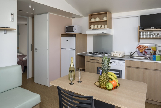 Imagen de la habitación del Camping Bungalows Caravaning. Foto 9