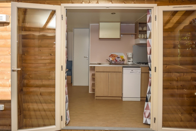 Imagen de la habitación del Camping Bungalows Caravaning. Foto 10