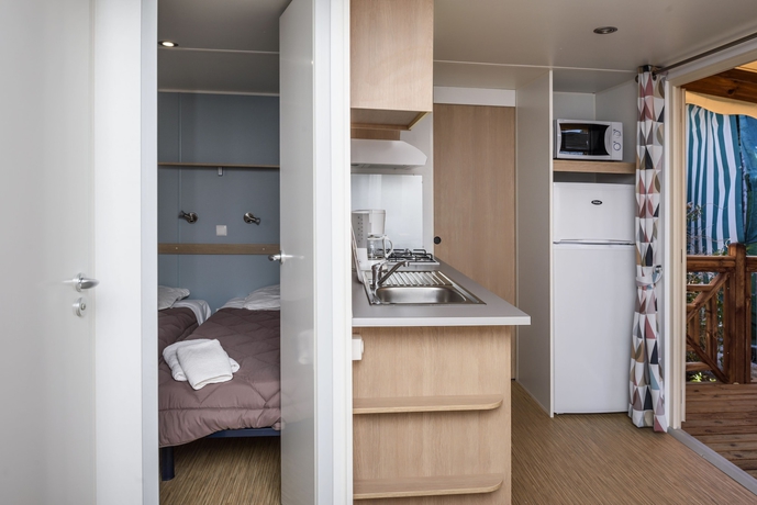 Imagen de la habitación del Camping Bungalows Caravaning. Foto 13