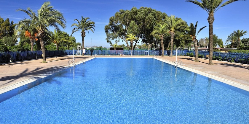 Imagen de la piscina del Camping Bungalows Caravaning. Foto 18