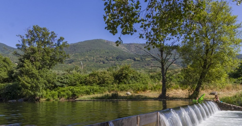Imagen de la piscina del Camping Bungalows Rio Jerte. Foto 18