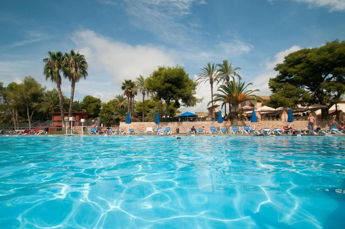 Imagen de la piscina del Camping CAMPING VILANOVA PARK. Foto 8