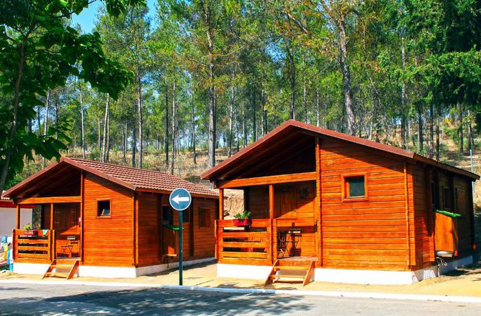 Imagen de los exteriores del Camping CENTRO DE OCIO AL&Uacute;A Bungalows Camping Rafting Benamej&iacute;. Foto 15