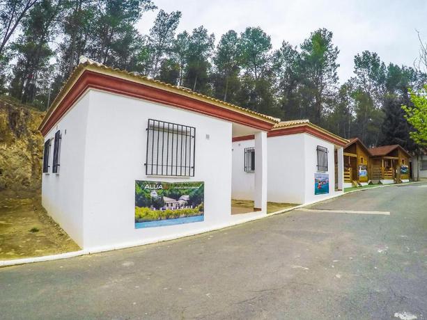 Imagen de los exteriores del Camping CENTRO DE OCIO AL&Uacute;A Bungalows Camping Rafting Benamej&iacute;. Foto 17