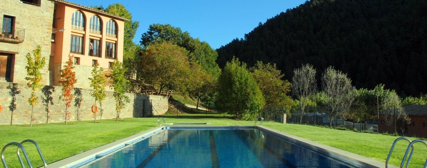 Imagen de la piscina del Camping Campalans, Borred&aacute;. Foto 17