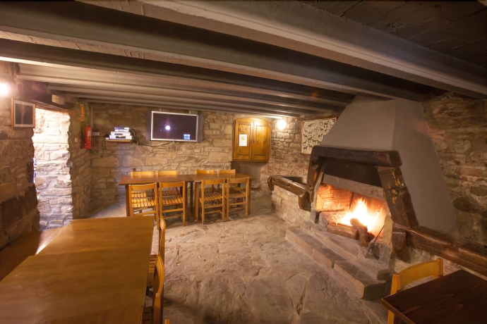 Imagen de los interiores del Camping Campalans, Borred&aacute;. Foto 15