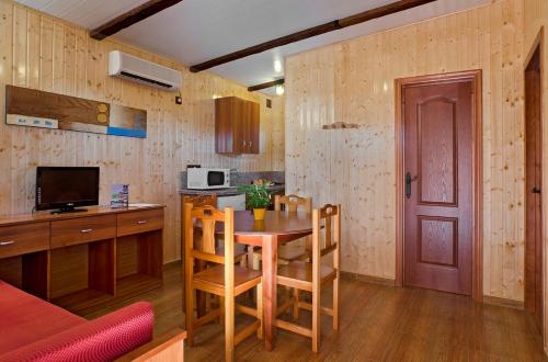Imagen de la habitación del Camping Carlos III, La Carlota. Foto 4