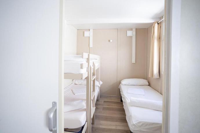 Imagen de la habitación del Camping Complejo Tur&iacute;stico Los Escullos. Foto 2