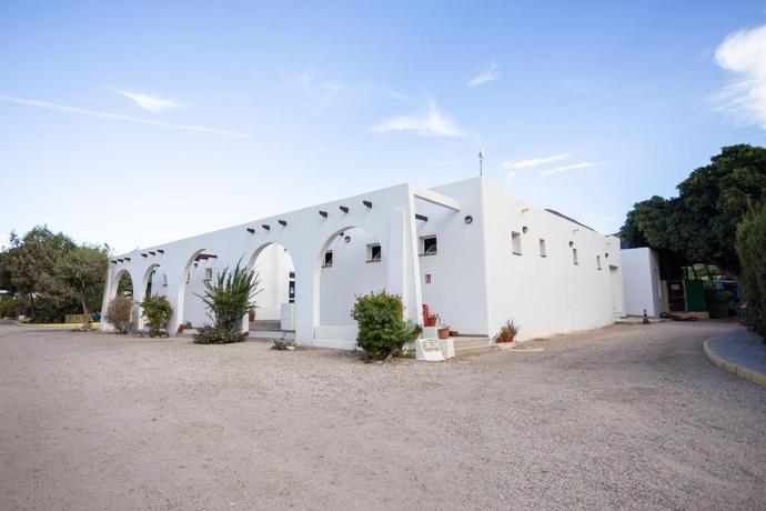 Imagen de los exteriores del Camping Complejo Tur&iacute;stico Los Escullos. Foto 6