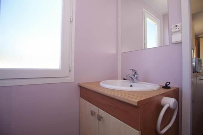 Imagen de la habitación del Camping De Zaragoza. Foto 8