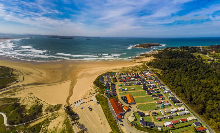 Imagen de los exteriores del Camping Derby Loredo. Foto 6