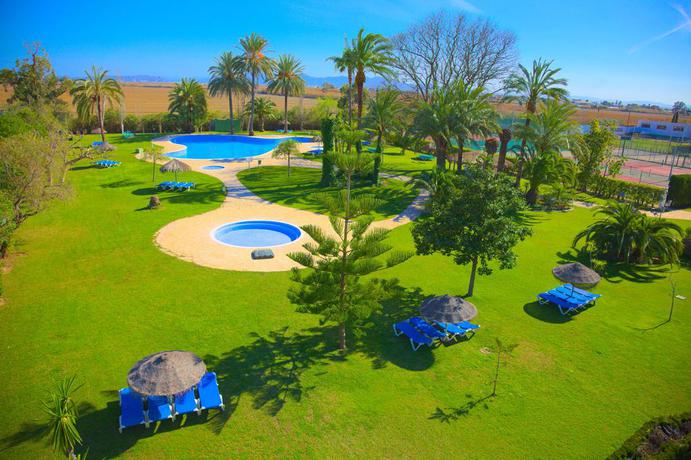 Imagen de la piscina del Camping Devesa Gardens y Resort. Foto 17