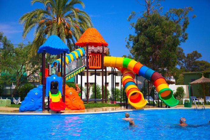 Imagen de la piscina del Camping Devesa Gardens y Resort. Foto 19