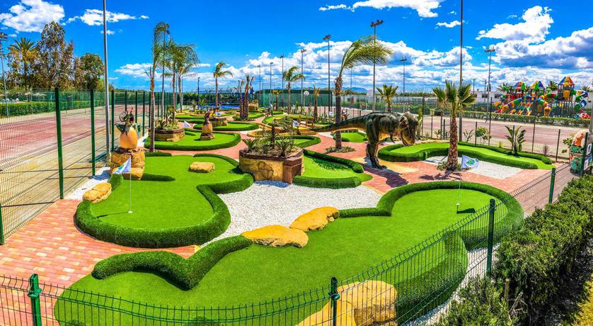 Imagen de los exteriores del Camping Devesa Gardens y Resort. Foto 16