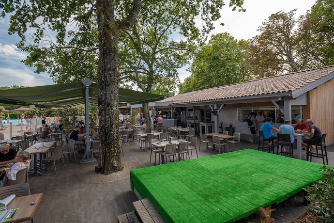 Imagen del bar/restaurante del Camping Domaine De La Forge. Foto 6