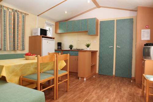 Imagen de la habitación del Camping Du Bourg. Foto 5