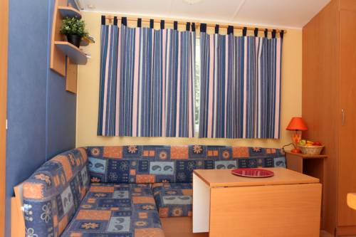Imagen de la habitación del Camping Du Bourg. Foto 9