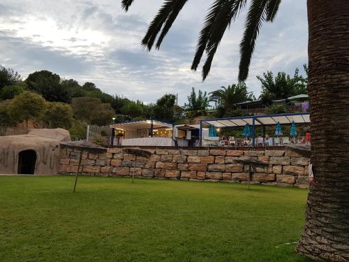 Imagen de los exteriores del Camping El Carlitos. Foto 15