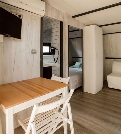 Imagen de la habitación del Camping El Garrofer. Foto 8