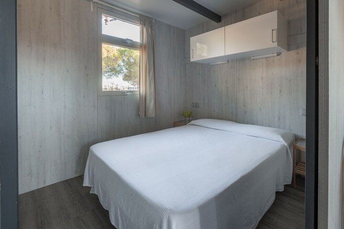 Imagen de la habitación del Camping El Garrofer. Foto 17