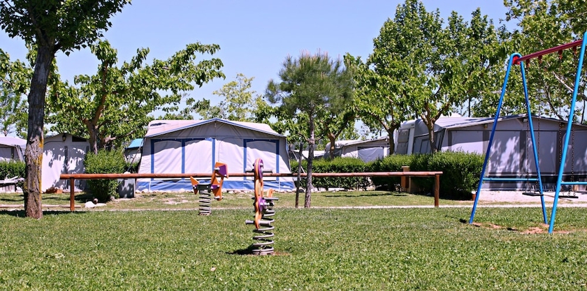 Imagen de los exteriores del Camping Els Ports. Foto 17
