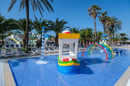 Imagen de la piscina del Camping Estival Vendrell Platja. Foto 19