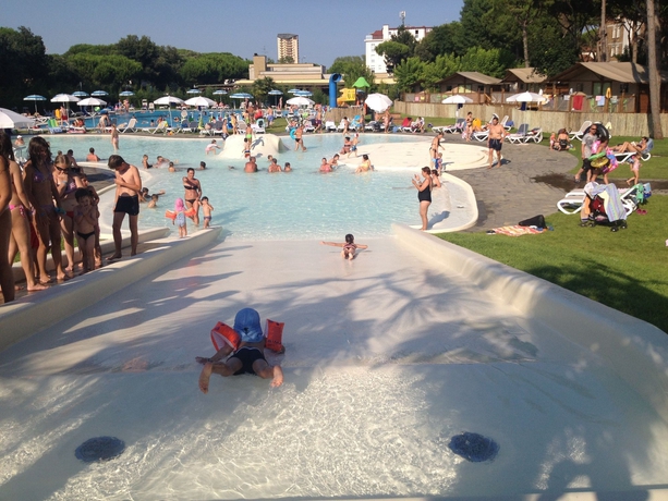 Imagen de la piscina del Camping Estivo Premium Deluxe mobile homes on Camping Malibu Beach. Foto 10