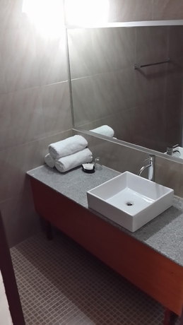 Imagen de la habitación del Camping Express Inn Coronado Hotel and. Foto 16