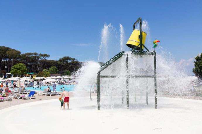 Imagen de la piscina del Camping Fabulous Village. Foto 9