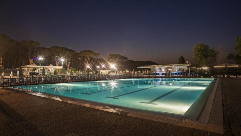 Imagen de la piscina del Camping Fabulous Village. Foto 10