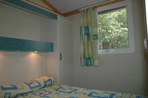 Imagen de la habitación del Camping Frontera Bungalow Park. Foto 2