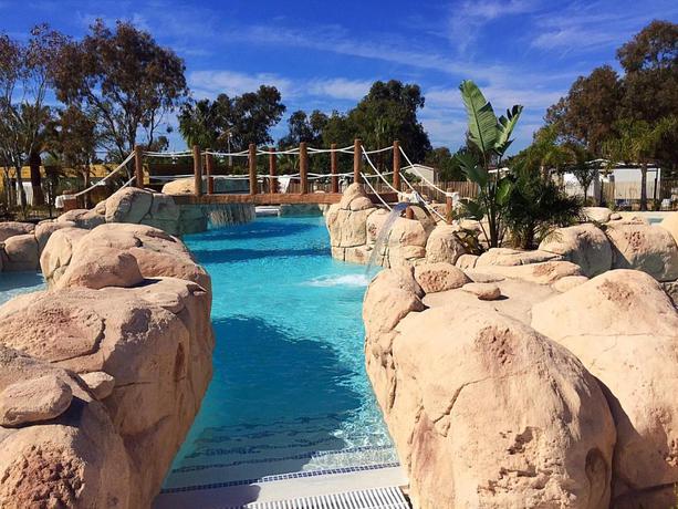 Imagen de la piscina del Camping Gavina Village. Foto 21