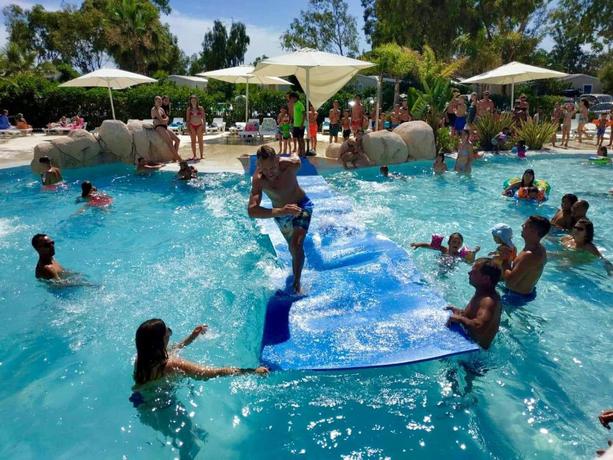 Imagen de la piscina del Camping Gavina Village. Foto 22